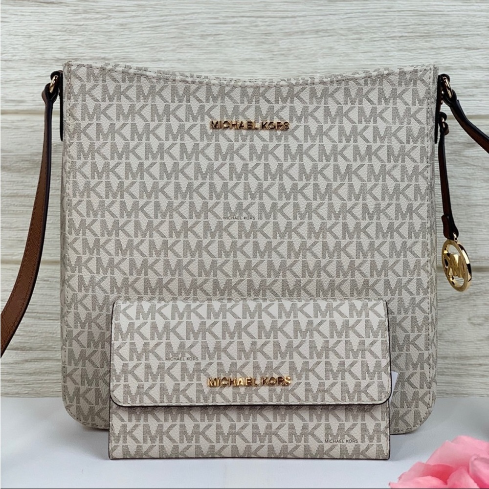 Michael Kors LG Crossbody Bag &
Wallet Set New
